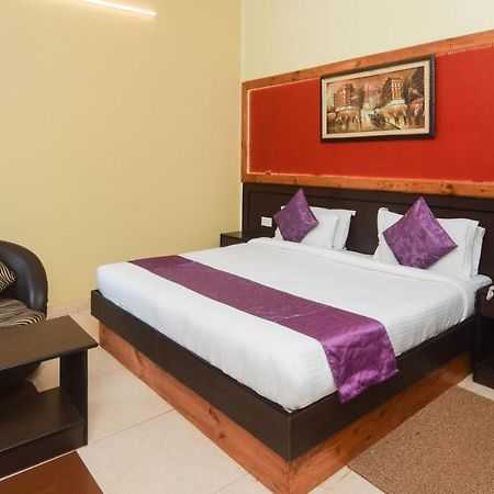 Hotel Varuna Varanasi Eksteriør billede
