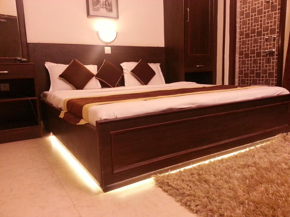 Hotel Varuna Varanasi Eksteriør billede