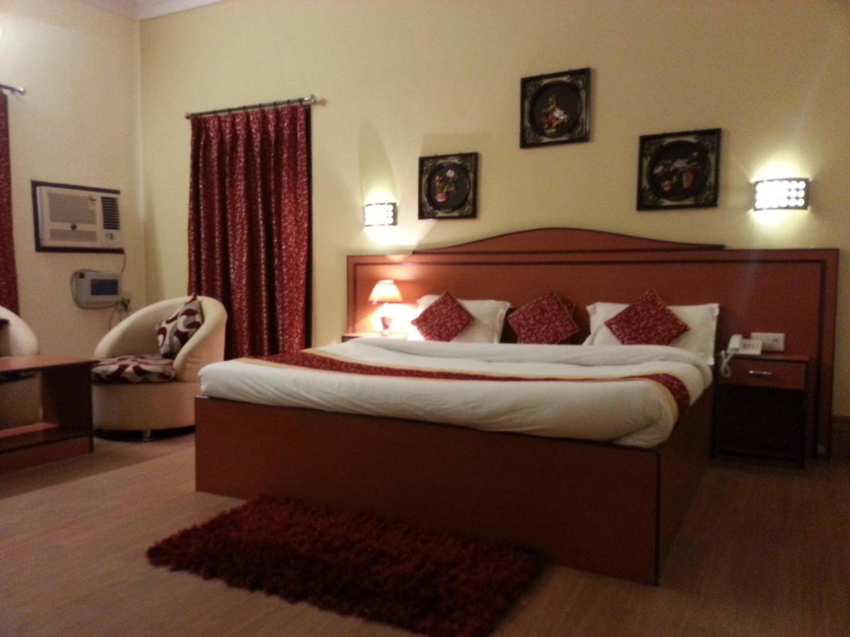 Hotel Varuna Varanasi Eksteriør billede