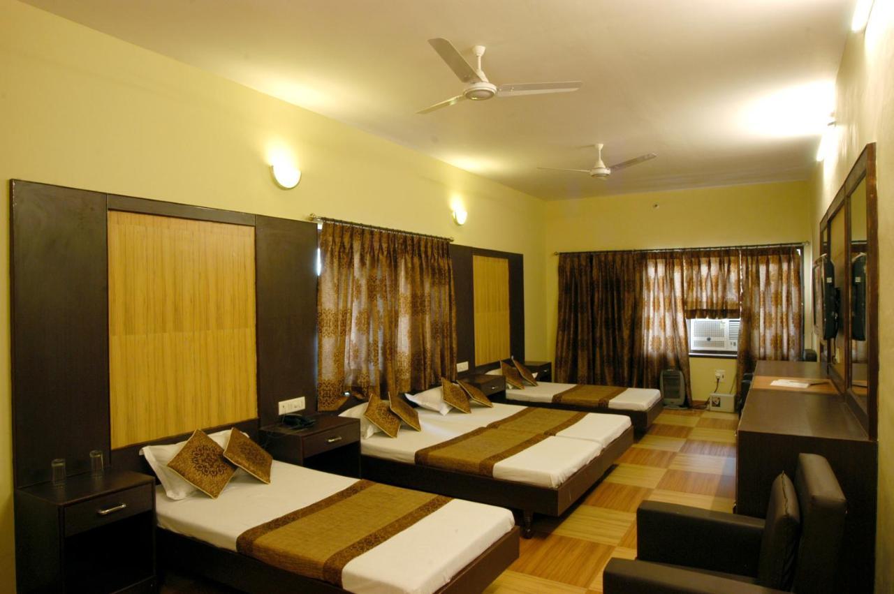 Hotel Varuna Varanasi Eksteriør billede