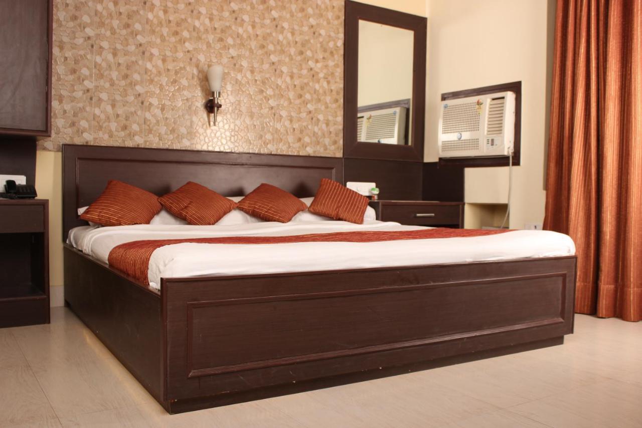 Hotel Varuna Varanasi Eksteriør billede