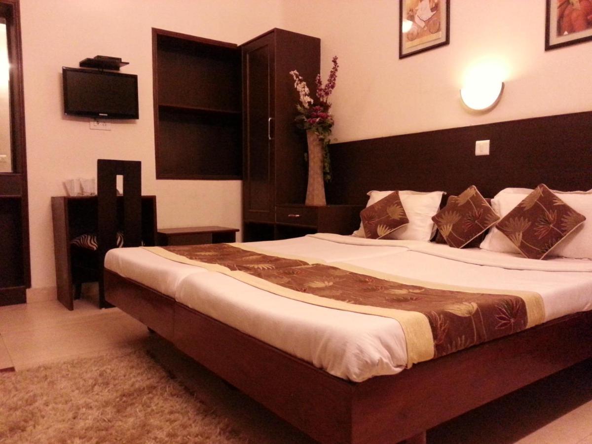 Hotel Varuna Varanasi Eksteriør billede