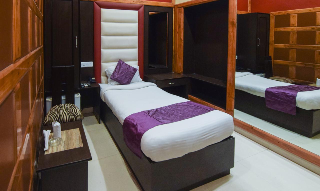 Hotel Varuna Varanasi Eksteriør billede