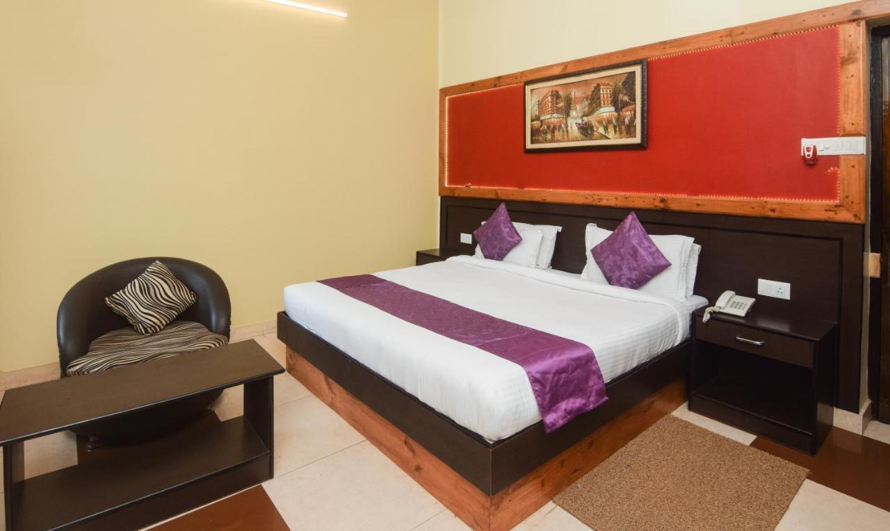 Hotel Varuna Varanasi Eksteriør billede