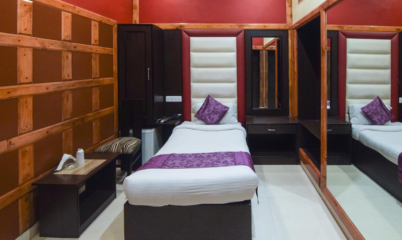 Hotel Varuna Varanasi Eksteriør billede